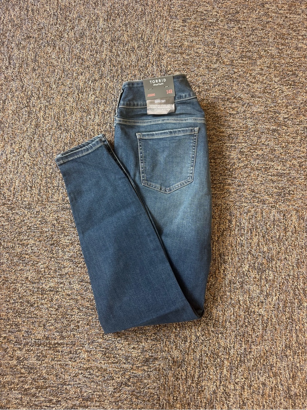 torrid Dark to Medium Blue Jegging 14R Super Soft Denim Jeans 28 Inseam NWT